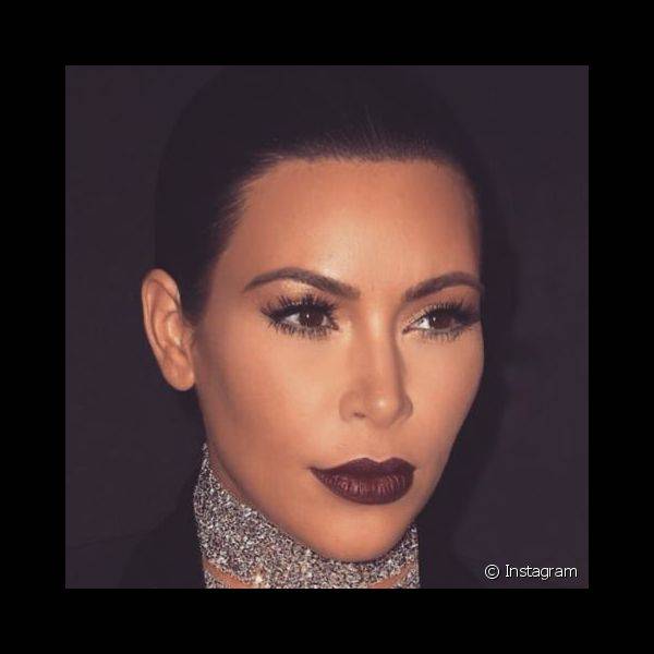 Os batons escuros também ganham o coração de Kim Kardashian